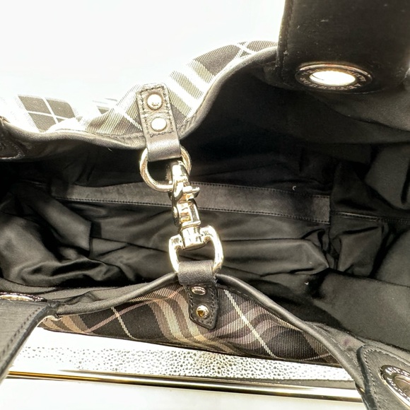 Burberry-Authentic-Blue Label Reversable Hand Tote Bag Nova Check Black - Picture 7 of 16